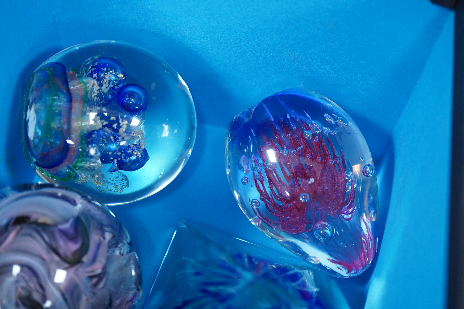 A large collection of 20th century glass paperweights (35)